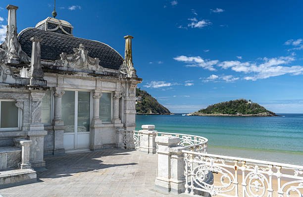 Coastal Santa Home Decor Ideas for Festive Spaces