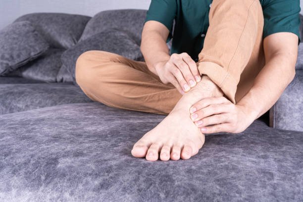 Does Alcohol Cause Ankle Swelling? Causes, Risks, and Prevention Tips