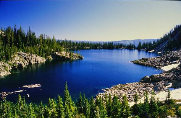 Explore the Top 10 US Lakes: Breathtaking Views, Adventure & Fun